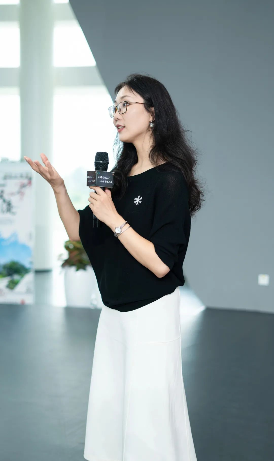 西南财经大学公共管理学院章群教授获评2021年度全国三八红旗手荣誉