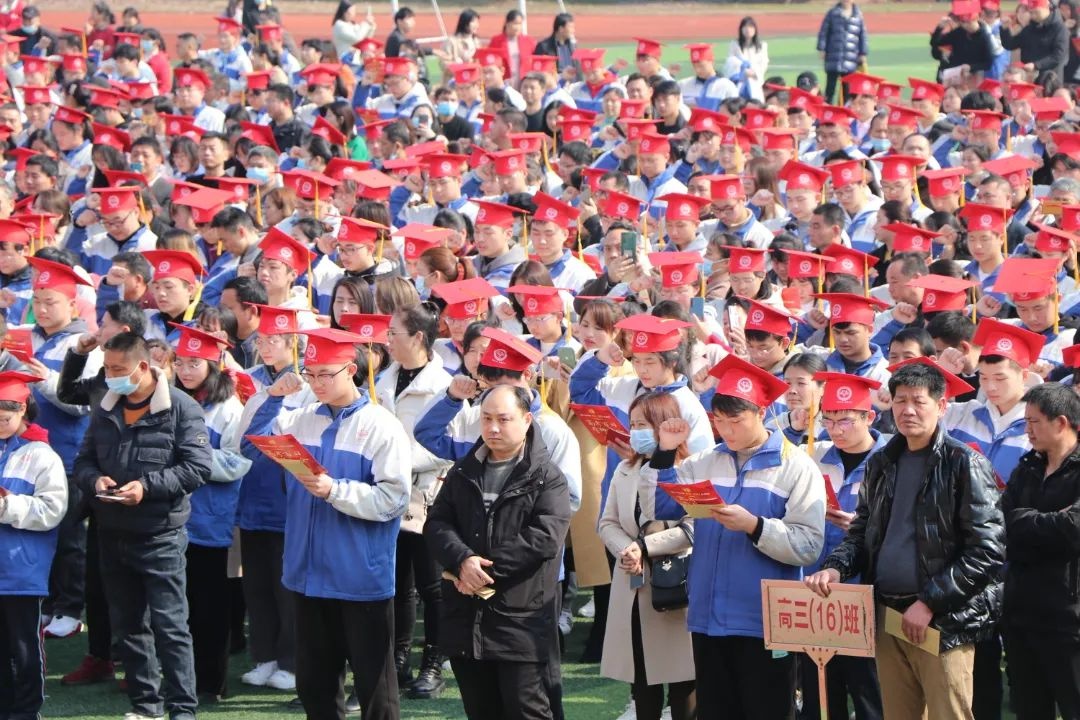 莲塘一中举行2022届"青荷·启德"成人典礼暨高考百日誓师大会