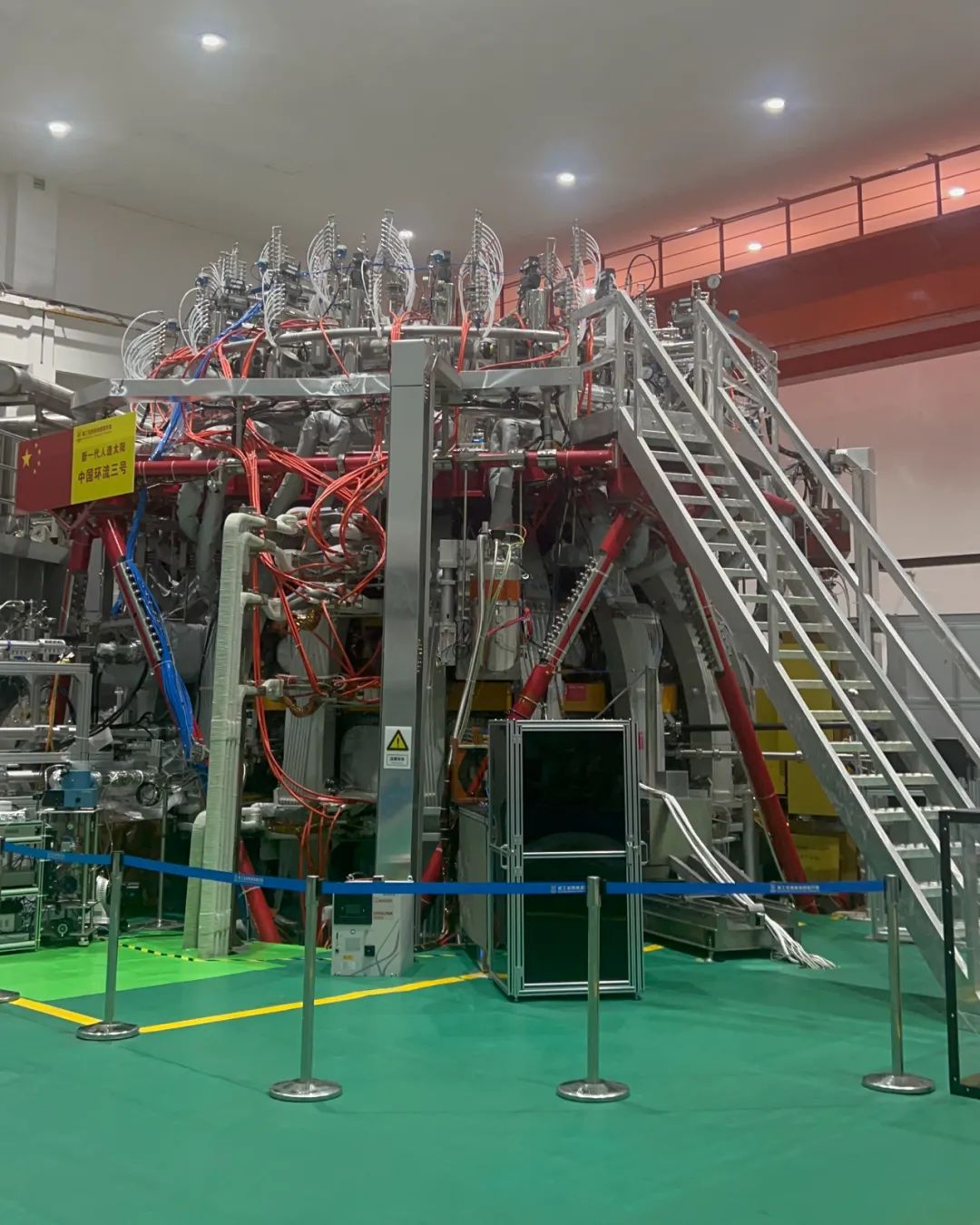 2020年,我国自主设计建造成功第三代聚变平台——新一代人造太阳"中国