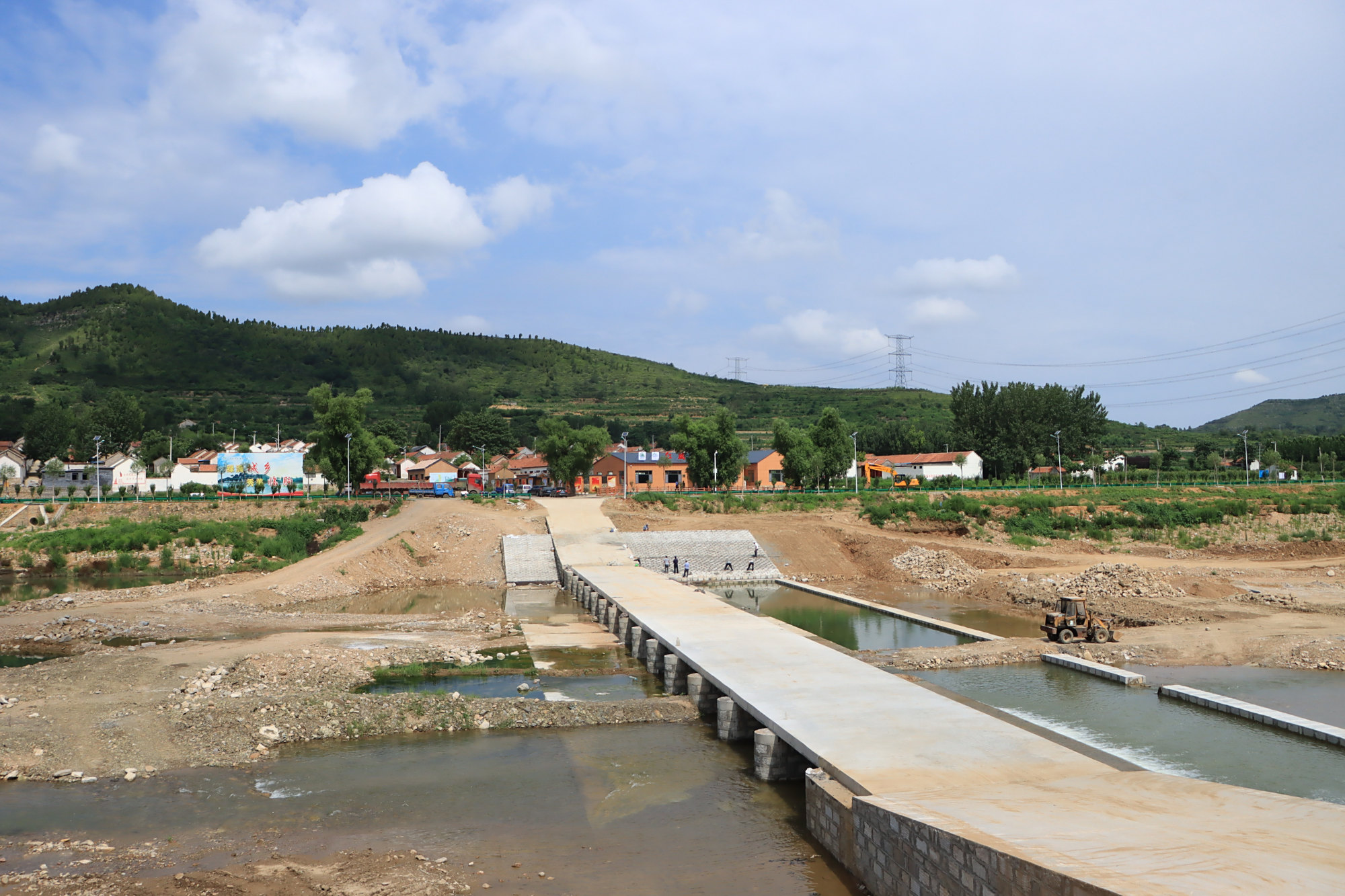 临朐石家河瑞庄村东的弥河上新修了一座桥