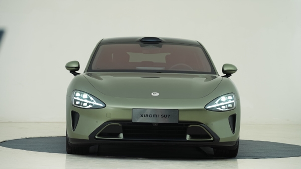 雷军担心太火大家都来买!小米汽车su7实车图赏:橄榄绿,海湾蓝你爱哪个