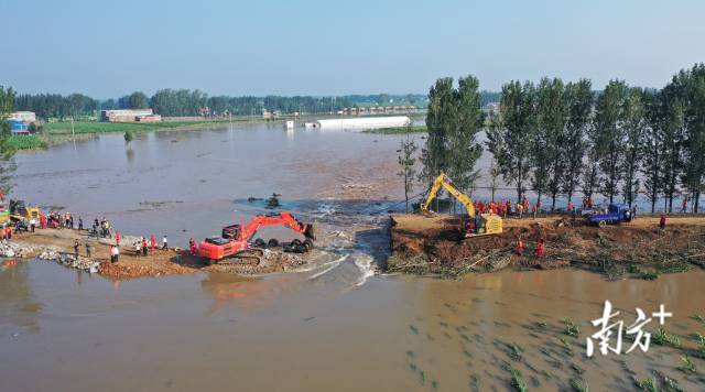 成功合龙!鏖战两日两夜,河南卫河新镇河段决口修补完成
