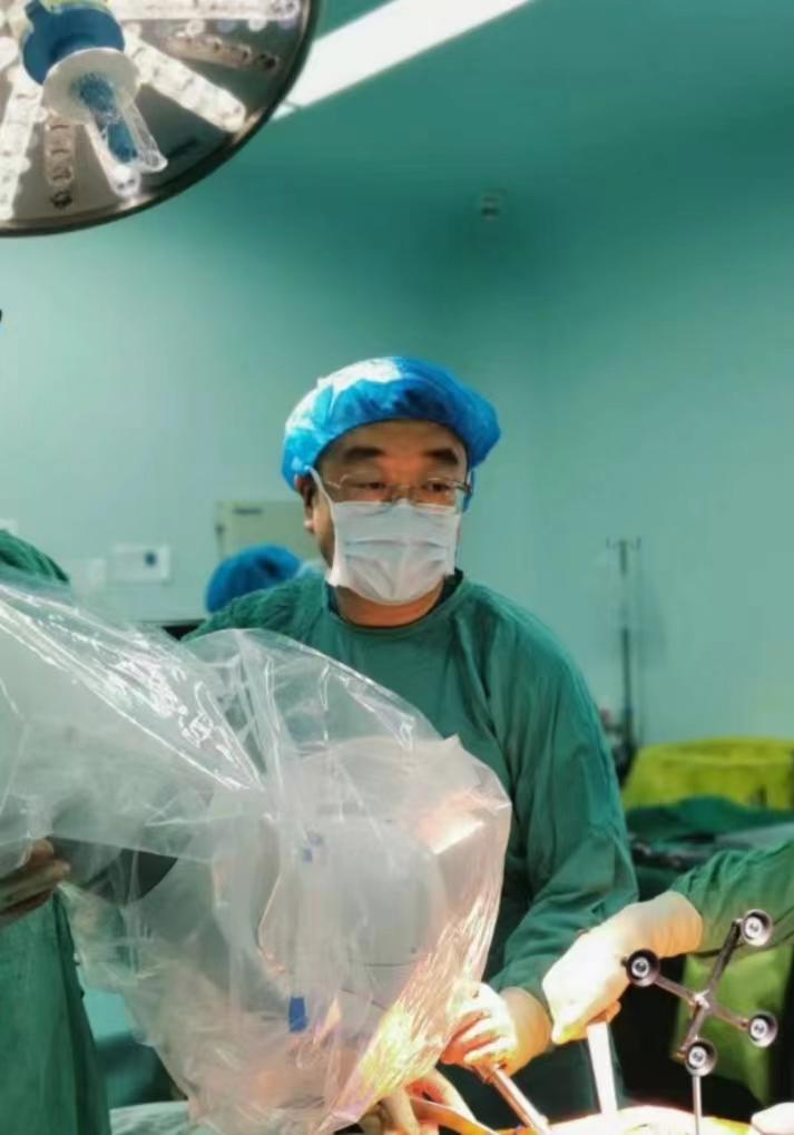 专访青大附院关节外科张海宁教授:千余例机器人手术操作领航学科智慧