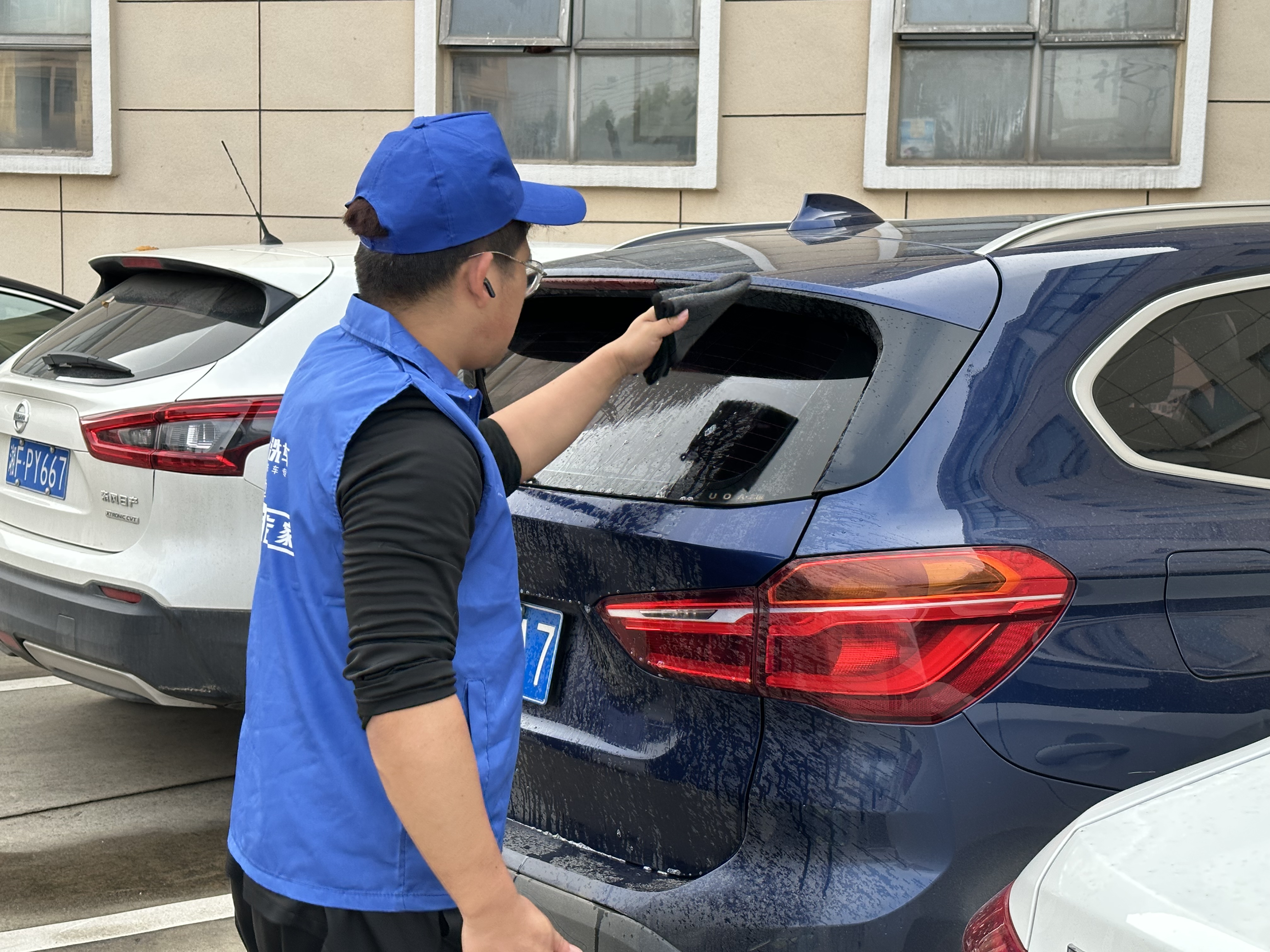 点点达洗车:你的爱车就干净了,上门无水洗车为你解决洗车难题!