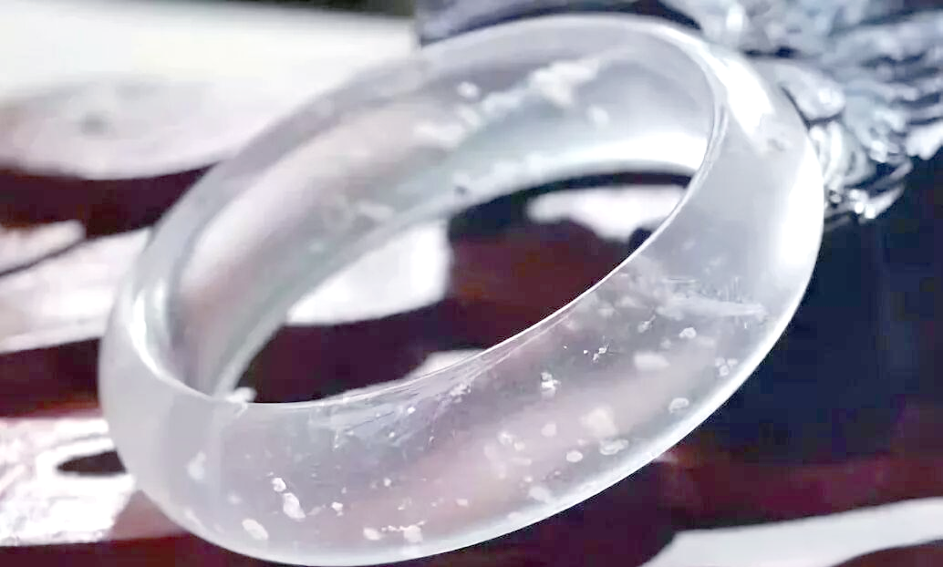 翡翠与水沫子:揭秘共生现象及鉴别方法