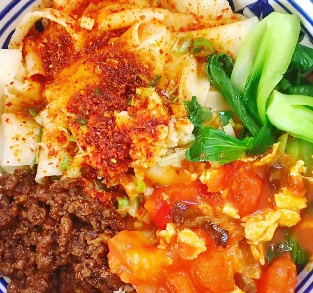 一大碗三合一油泼面,实在是又香又过瘾