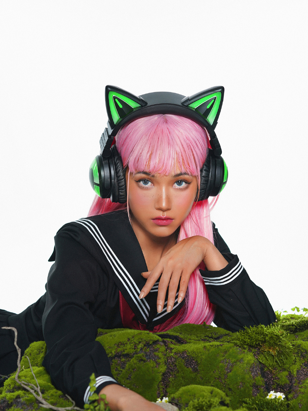 最近火了一种搭配叫"黑皮 jk",帅气又大方,独特感十足!