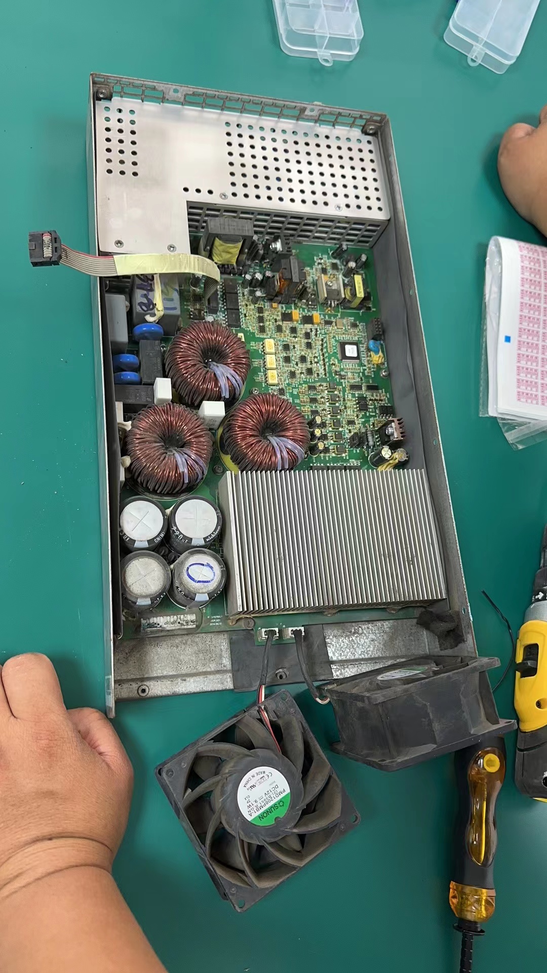 看看充电桩模块的内部构造