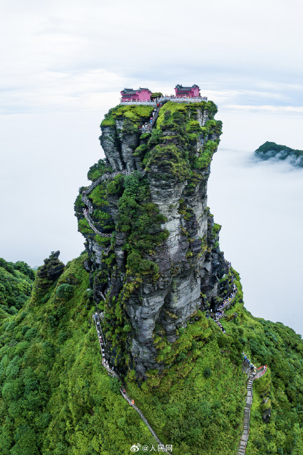 雨后梵净山云雾缭绕如天空之城