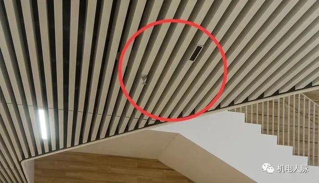 「微分享」格栅吊顶上的喷头挡水板太难看,怎么隐藏起来?