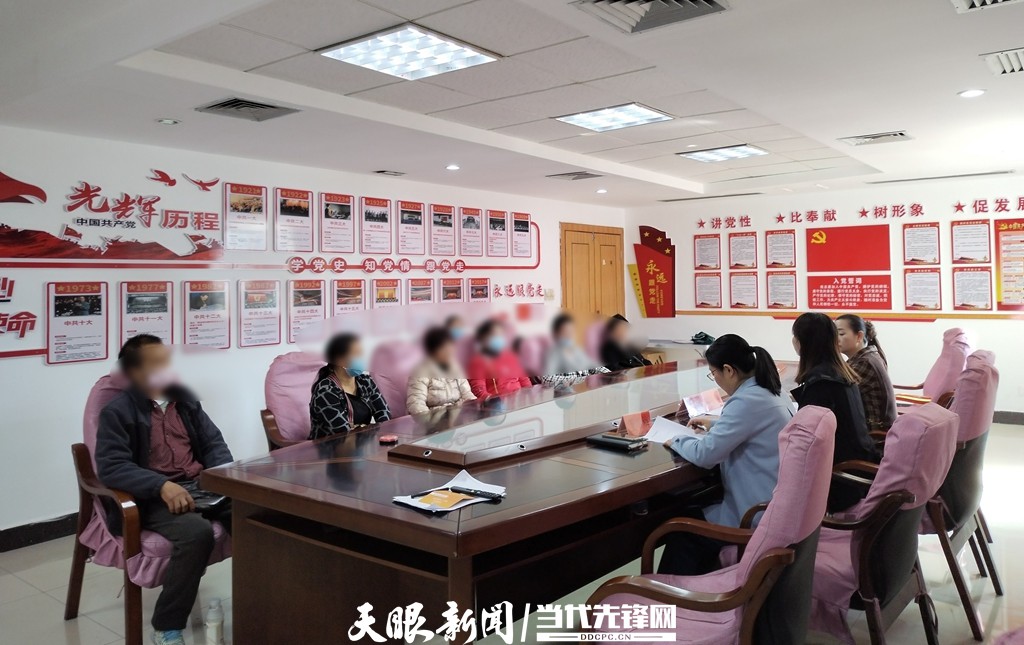 剑河县妇联举行2022年"两癌"救助发放仪式