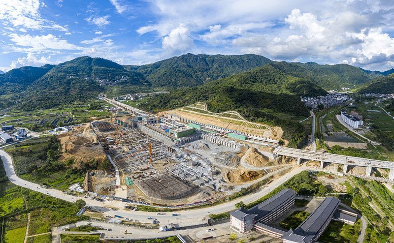浙江永嘉:杭温高铁楠溪江站站房建设忙