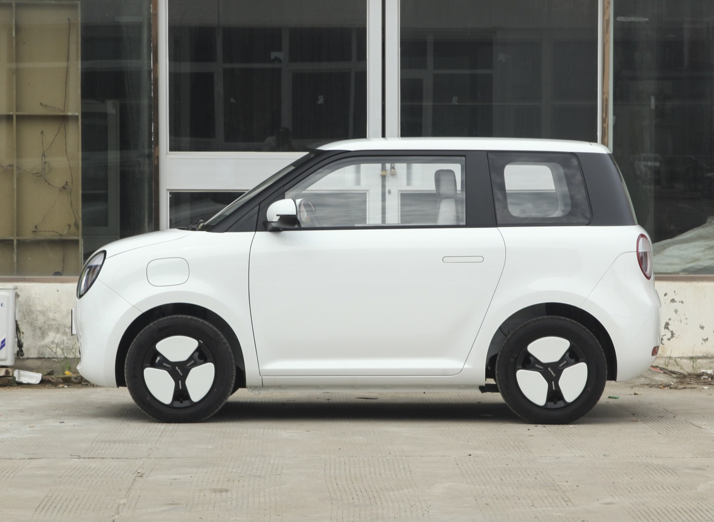 说到新能源微型车,就不得不提五菱宏光mini了,但是作为长安,在22年