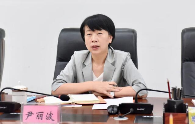 她32岁成为副处级干部,长期在工信部工作,如今成为海南省副省长