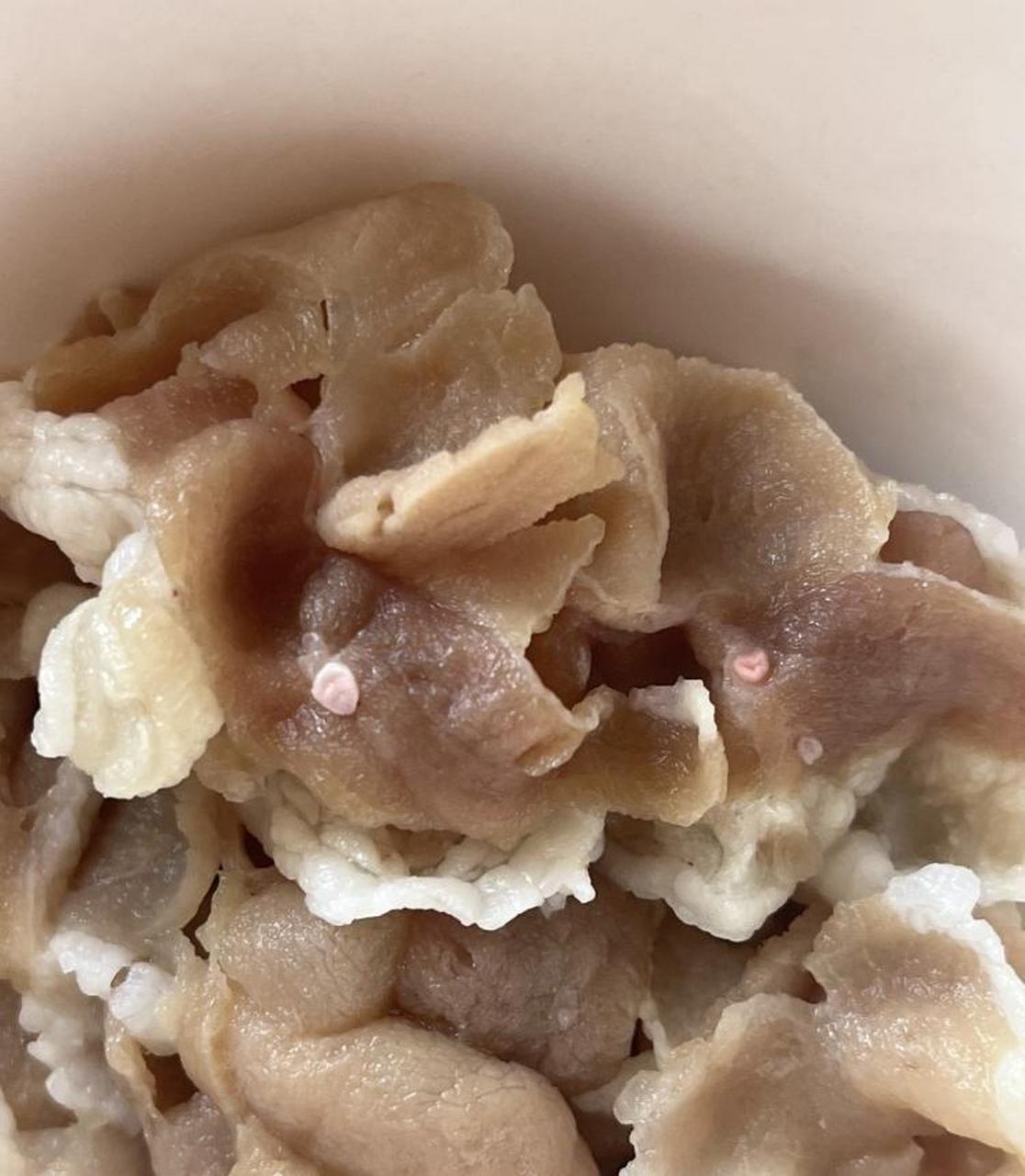 无良心的商家,煮熟了才发现全是淋巴肉,这还能吃吗,扔了又有点可惜.