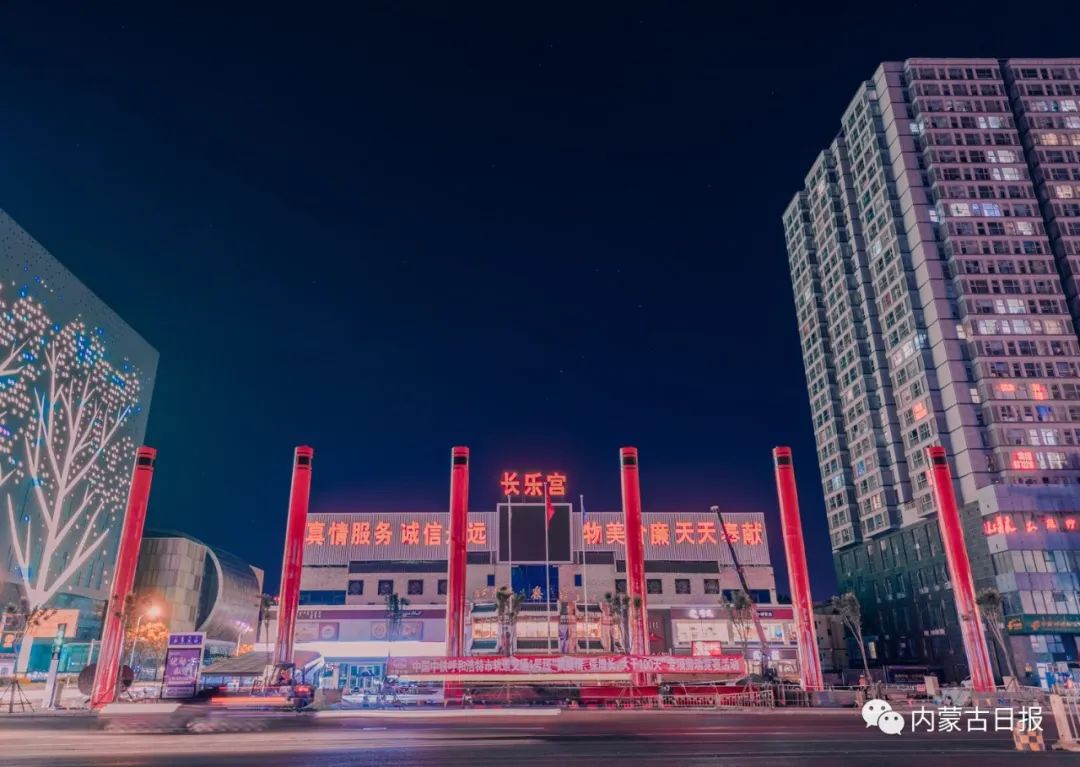 是地标也是记忆,呼市长乐宫门前的"六根红柱子"回来了