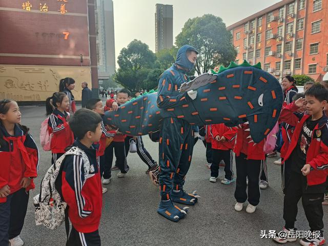 温暖的抱抱!岳阳楼区东升小学举行爱的拥抱日活动