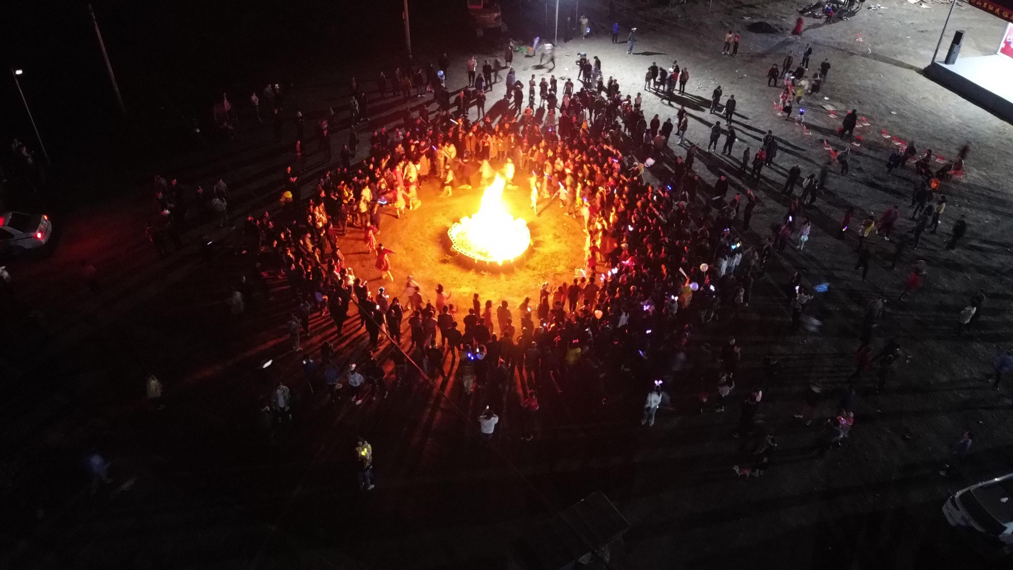 鹤峰:五一狂欢!乡村篝火音乐节火爆上演