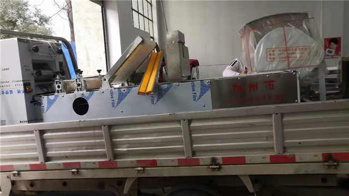 重庆客户考察双辊三刀烩面机