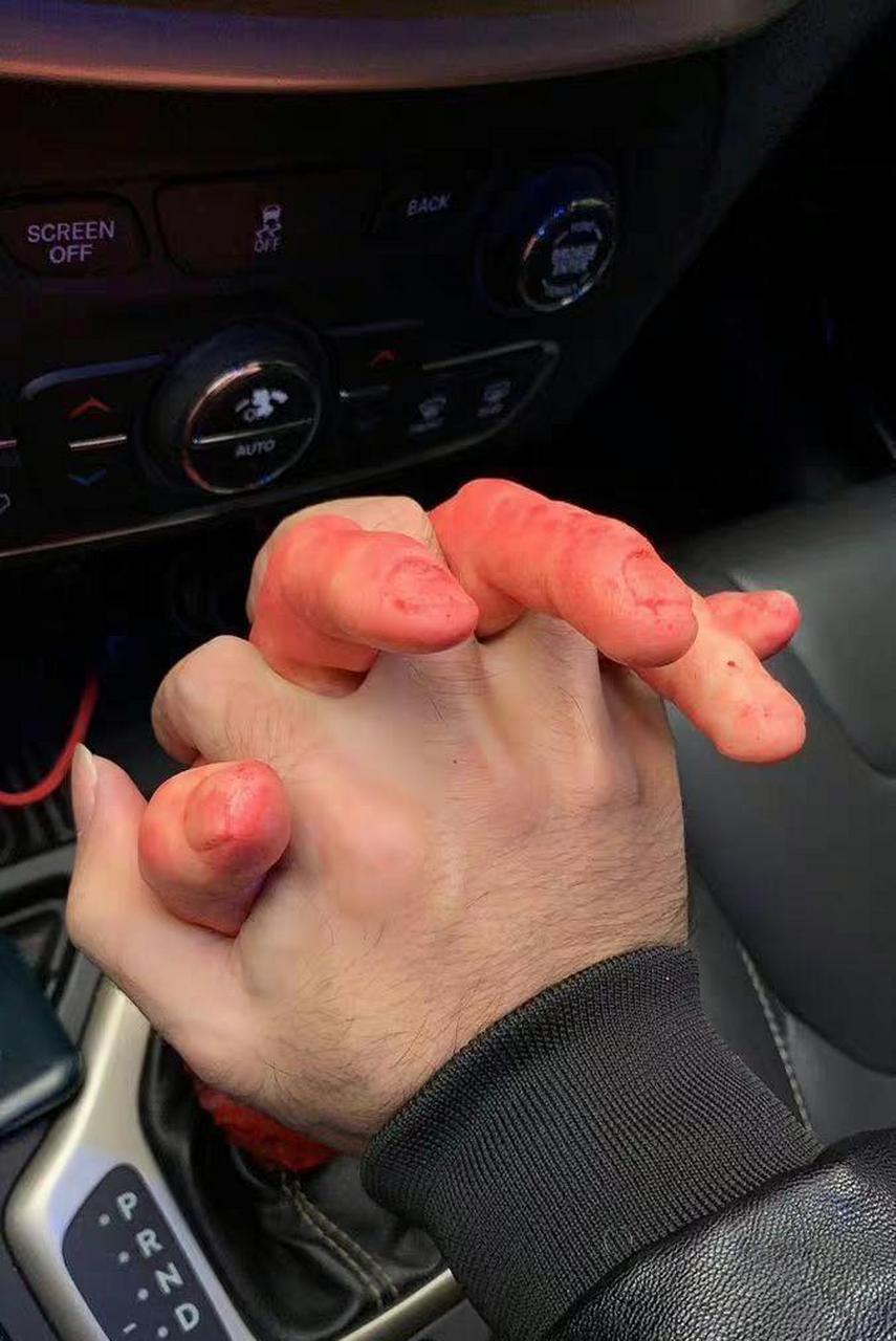 车友也是奇葩,在车上装个这个开车换挡,难道手握手更有安全感.