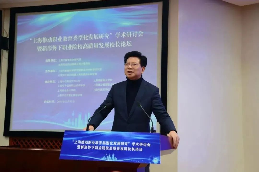 发展职业教诲
（发展职业教诲
翻译）《发展 职业教育》