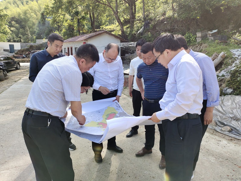 叶日山调研自然保护区建设工作