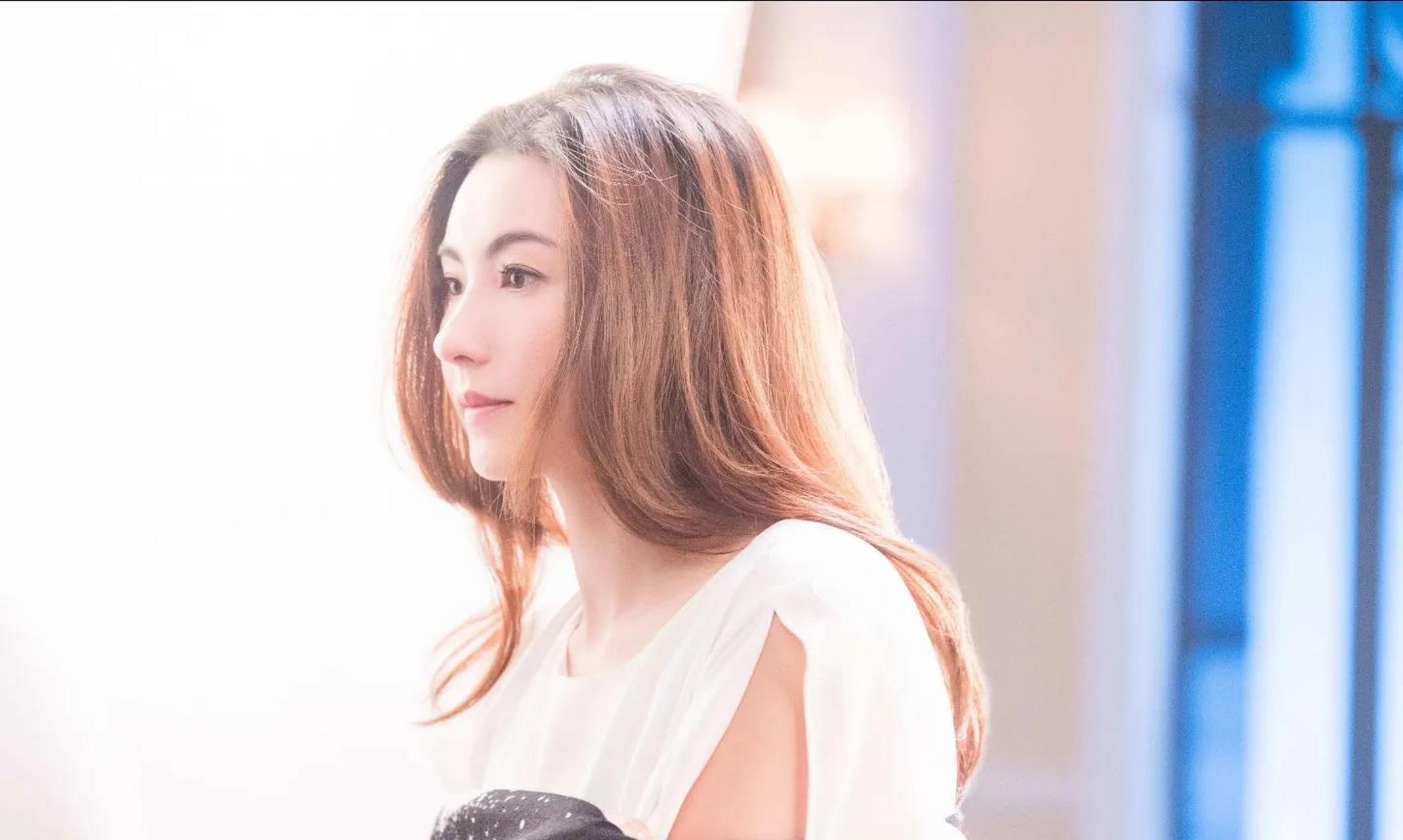 狄波拉是他的母亲,给了他生命;张柏芝是他的妻子