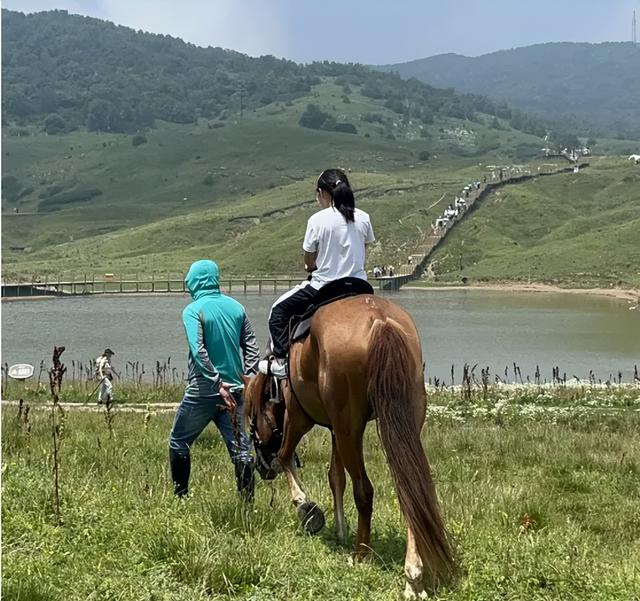 郑州驴友团徒步郑州后花园圣王坪草原