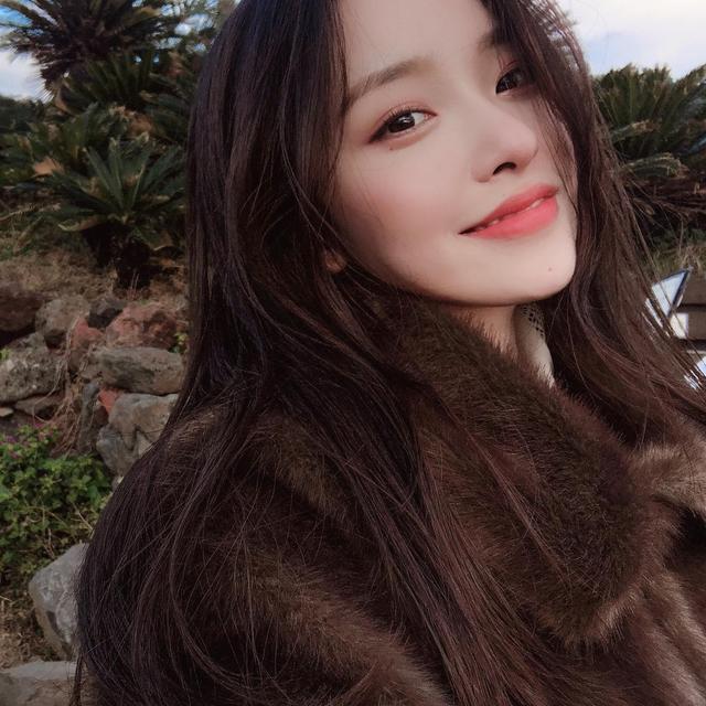 女友感十足!韩国正妹金娜熙:侧脸超美!