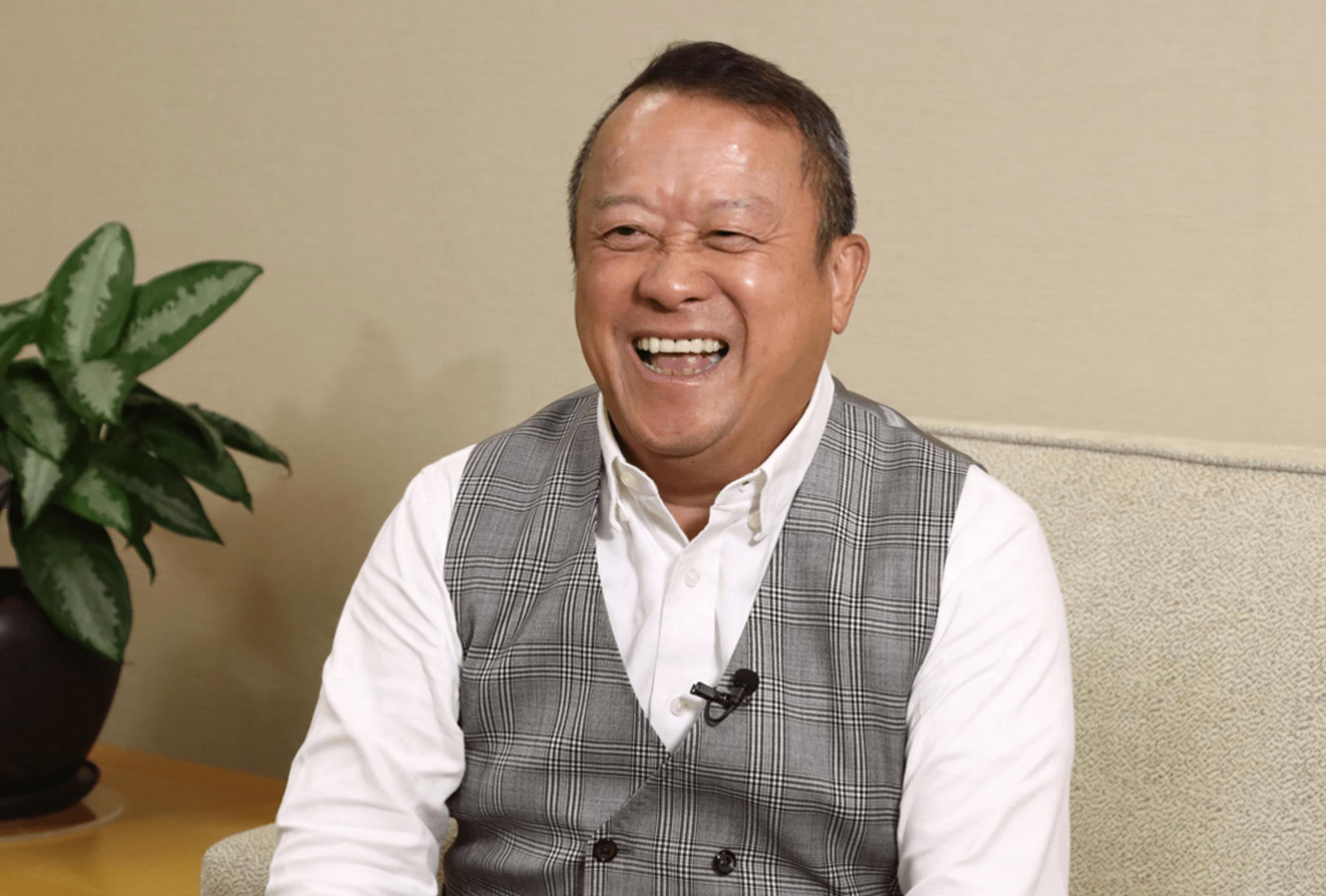 曾志伟拽的不是周冬雨的手,而是娱乐圈藏不住的丑陋,两人啥关系