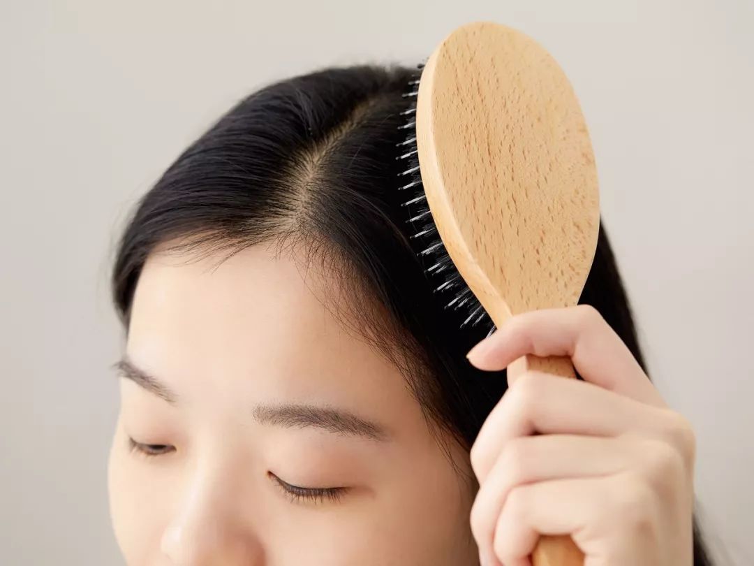 古芳栢草:告别恼人的白发,这些生活习惯要做好!