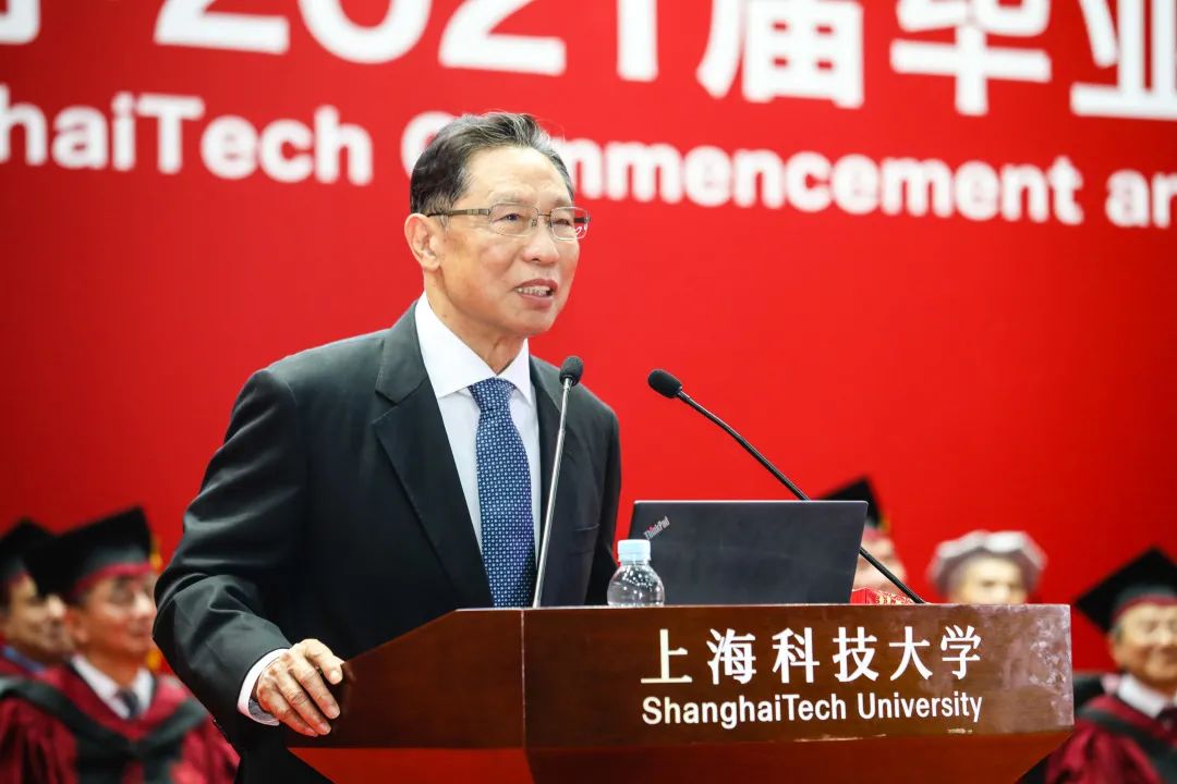 最骄傲的凡尔赛!钟南山谈我国疫苗研发慢的原因