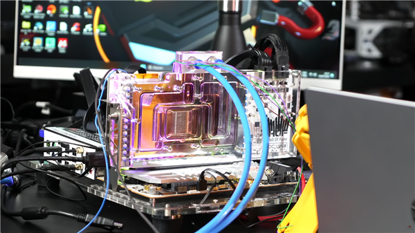 手工打造全球唯一RTX 4090 SUPER!3090Ti的身子、性能飙升40%