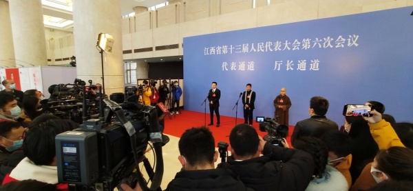 江西省十三届人大六次会议第三场"代表通道"广纳诤言良策