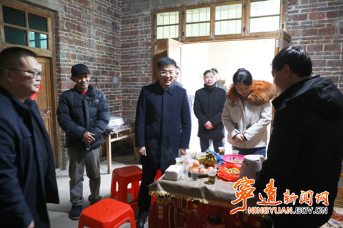 新春走基层丨宁远:胡勇刚到五龙山瑶族乡走访慰问困难群众