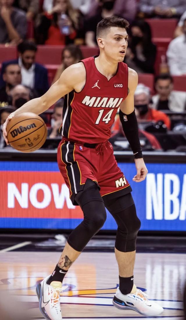 「篮球壁纸第18期」:哈登,德罗赞,克莱汤普森等球星壁纸