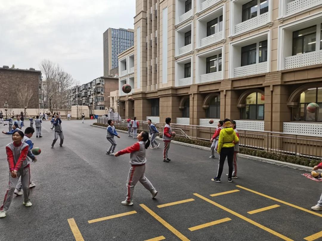 济南燕山学校中学部图片