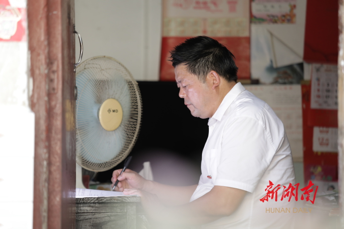 「湖南教书育人新楷模(提名奖)」彭国良:34年守望村小"蝶变"