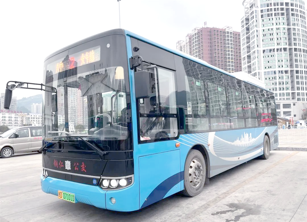 绿色出行新篇章:铜仁市新能源纯电动公交车全面投入运营