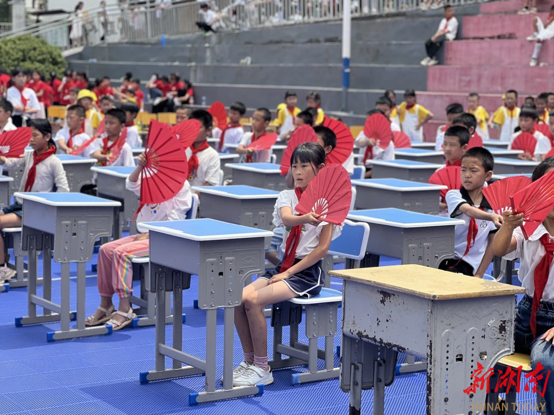 嘉禾县龙潭镇中心学校举行课前手势舞比赛