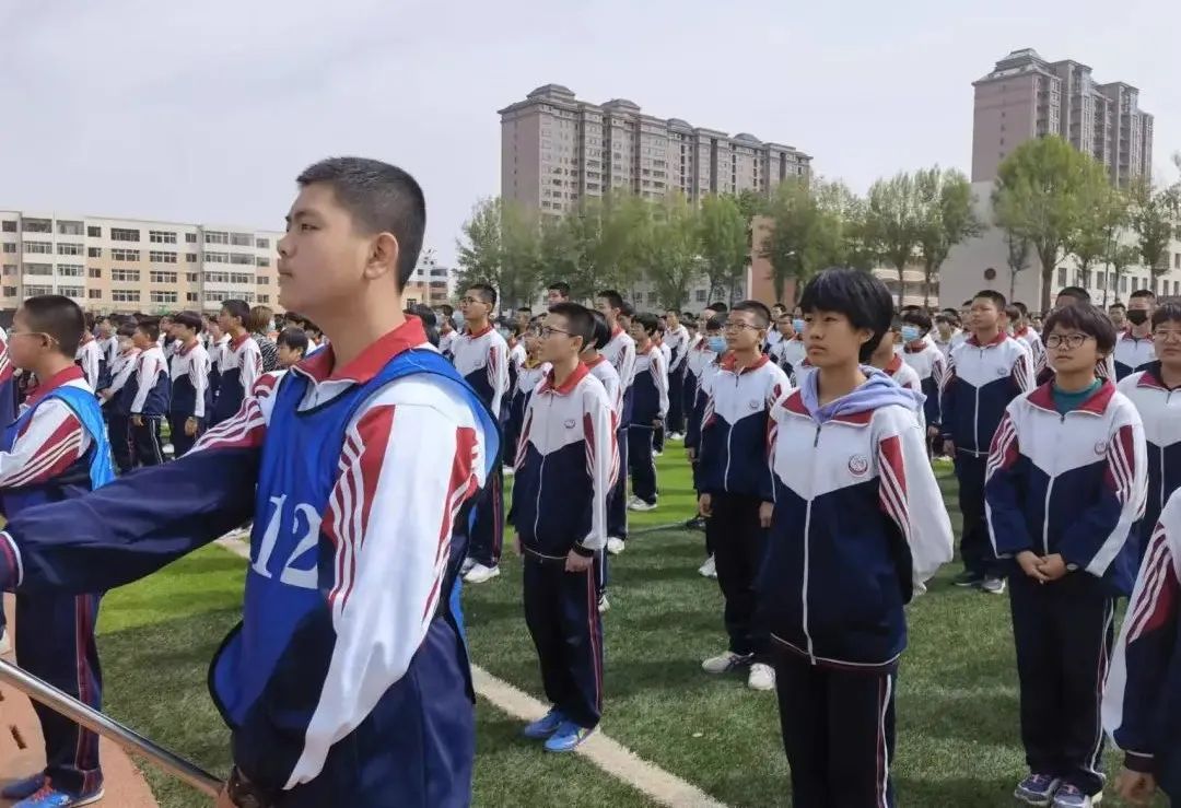 东胜区2022年示范性集中入团仪式暨14岁青春成长礼在伊克昭中学和大兴