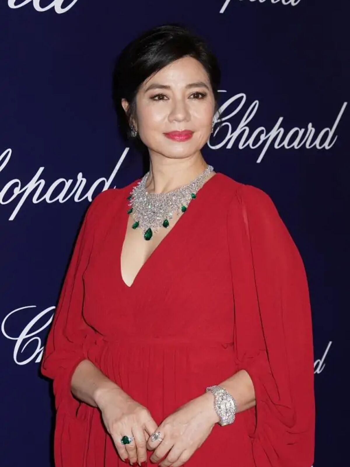 钟楚红60岁也有好气质,一身红裙端庄又贵气,真有富态美