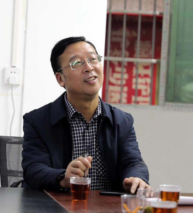 隆回:九龙广场文化墙要经得起历史检验和群众指点