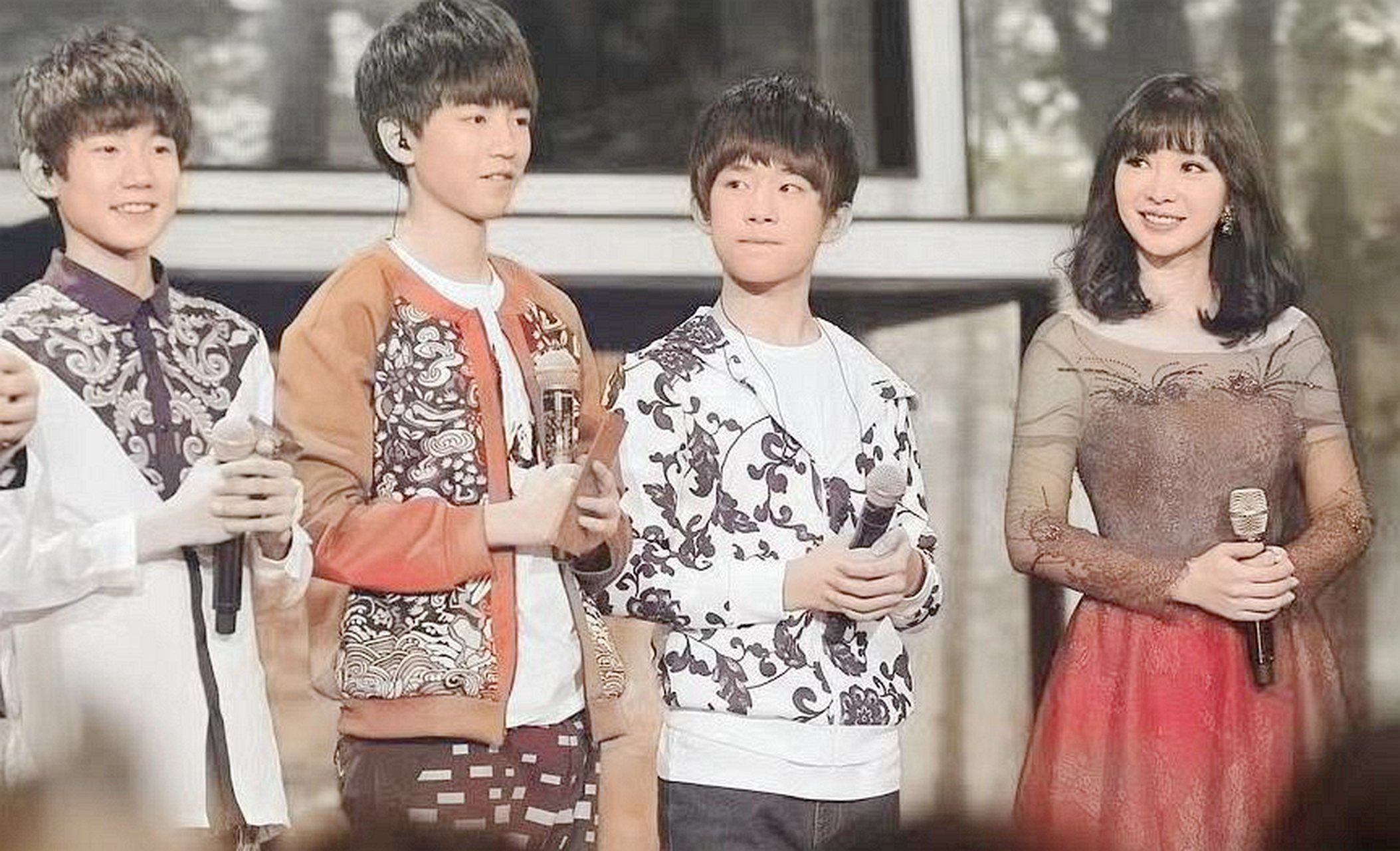 柳岩与tfboys同景!王源小时候好可爱!王俊凯一直都很帅!