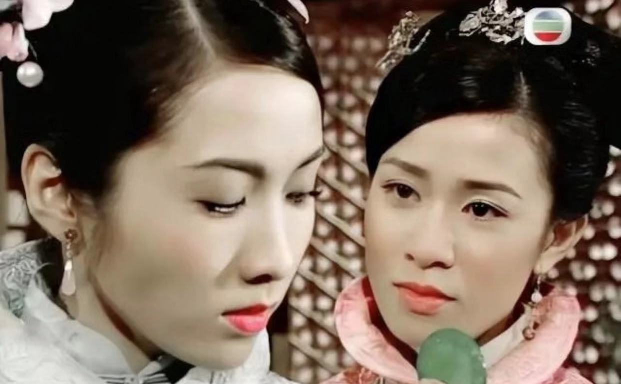 佘诗曼黎姿15年后罕同框,一个单身拍戏至今,一个隐退成阔太