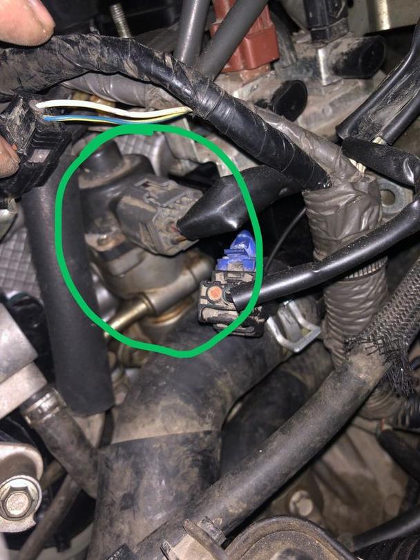 曲轴位置传感器的拆装