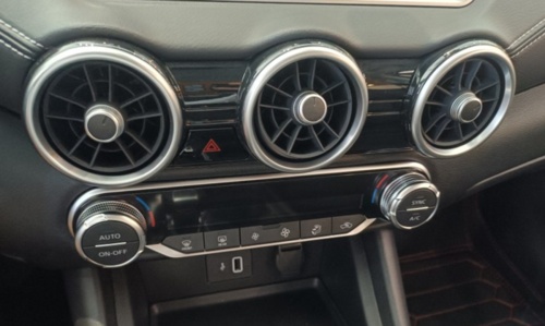 日产轩逸空调进风口在哪?