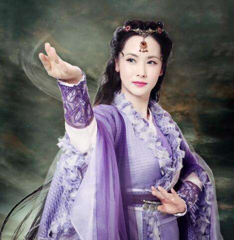 杨明娜的紫衫龙王才符合谢逊口中的那个绝代惊艳的冰冷美人.
