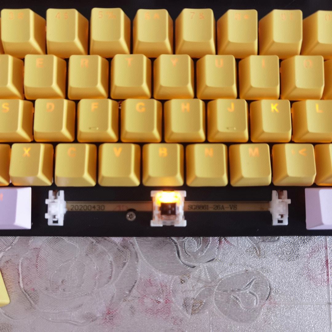 机械键盘平衡杆能改装成卫星轴吗?