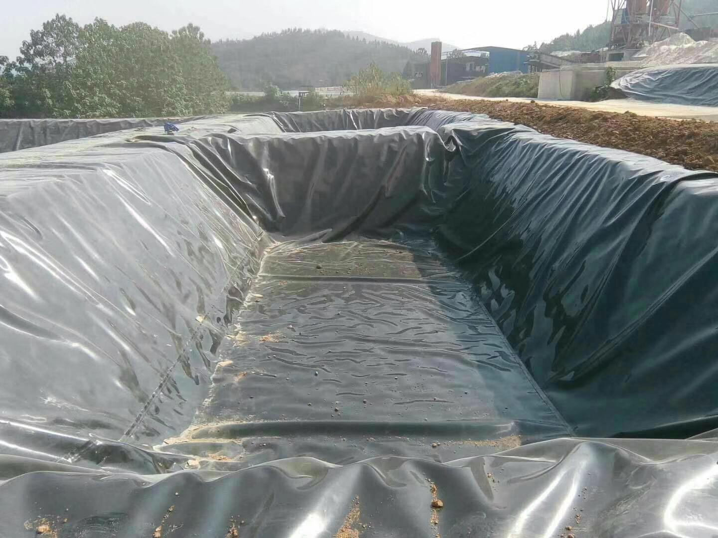 在防渗工程中，粘土层作为关键的防水屏障，其性能直接影响到整体项目的成败。本文通过深度研究和案例分析，解析粘土层在防渗工程中的重要性及具体要求。